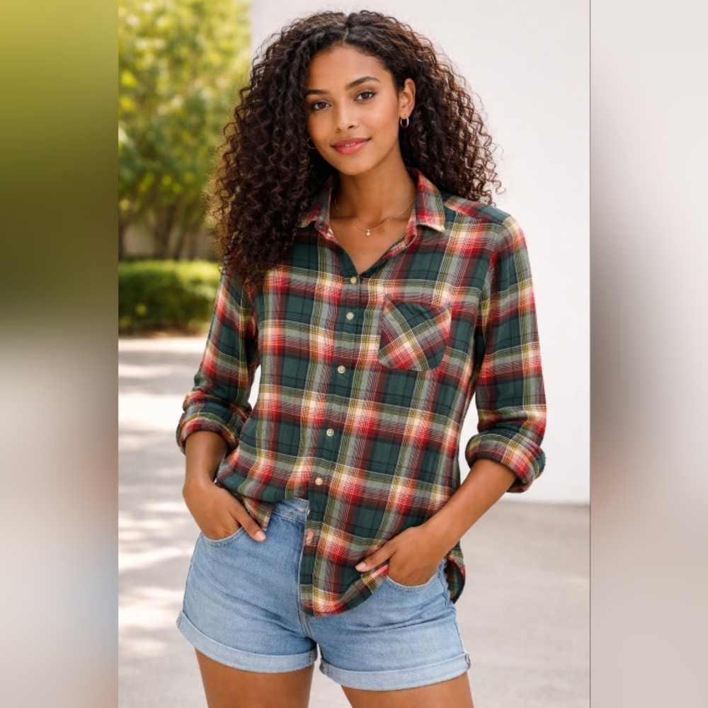American Eagle Plaid Button-Up Shirt - Green and Red